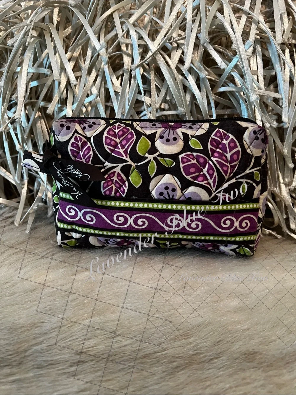 VERA BRADLEY Plum Petals 2011 Travel Cosmetic Case Zipper Top Close Lined Purple